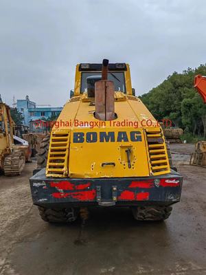 Rolante rodoviário Bomag BW-217D usado com 30% de capacidade de classificação em boas condições