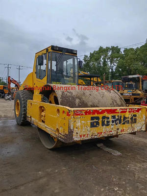 Rolante rodoviário Bomag BW-217D usado com 30% de capacidade de classificação em boas condições