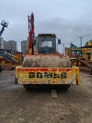Rolante rodoviário Bomag BW-217D usado com 30% de capacidade de classificação em boas condições