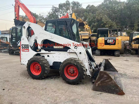 Horário de trabalho reduzido S300 Bobcat Carregador de direção de patinação em ótimas condições para inspeção