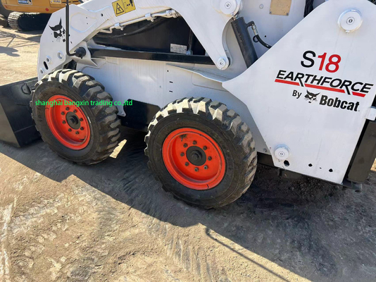 Bobcat S18 Skid Steer Loader com motor Kubota acessível e durável