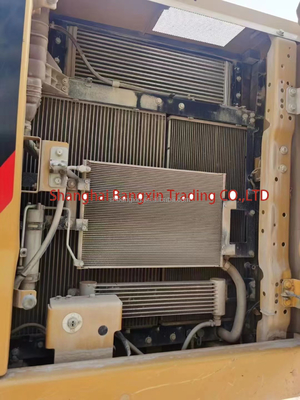 Sim, inspecionamos uma mini escavadeira CAT 323 de 20 toneladas e com 700 horas de trabalho.