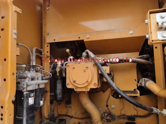 Sim, inspecionamos uma mini escavadeira CAT 323 de 20 toneladas e com 700 horas de trabalho.