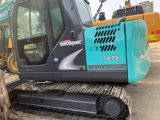 Excavadora Kobelco SK75 usada e em boas condições ideal para construção de engenharia