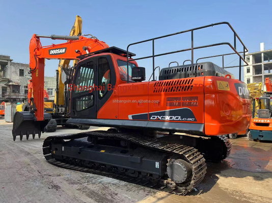 Excavadora usada Doosan DX300LC-9C com tecnologia avançada e desempenho poderoso