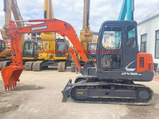 Excavadora do tipo Doosan DH55 com curta duração e bomba hidráulica original