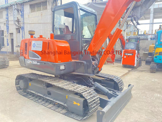 Podemos inspecionar a mini escavadeira Doosan DH55 com excelente desempenho de trabalho e 1