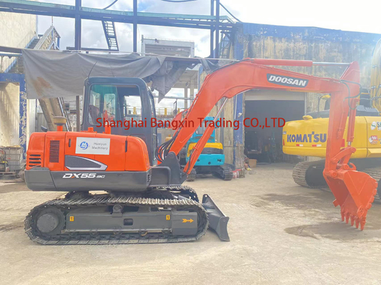 Podemos inspecionar a mini escavadeira Doosan DH55 com excelente desempenho de trabalho e 1