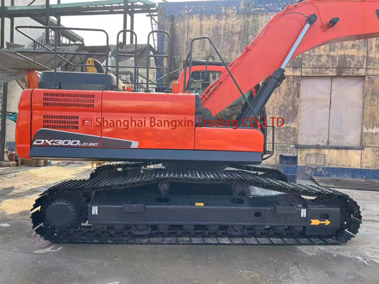 Excavadora usada Doosan DX300LC-9C com certificação EPA/CE e peso de 30000 kg