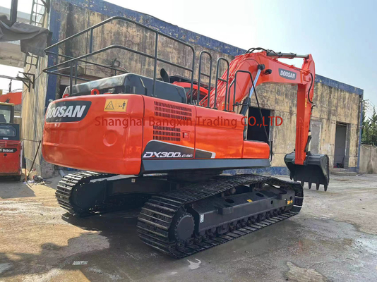 Excavadora usada Doosan DX300LC-9C com certificação EPA/CE e peso de 30000 kg