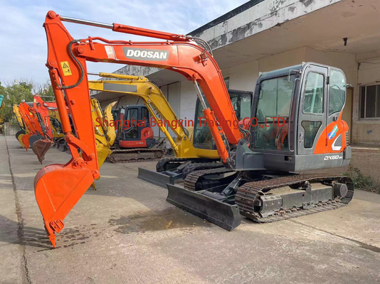 Doosan DX60 Mini Excavator em bom estado com bomba hidráulica original melhor em Xangai
