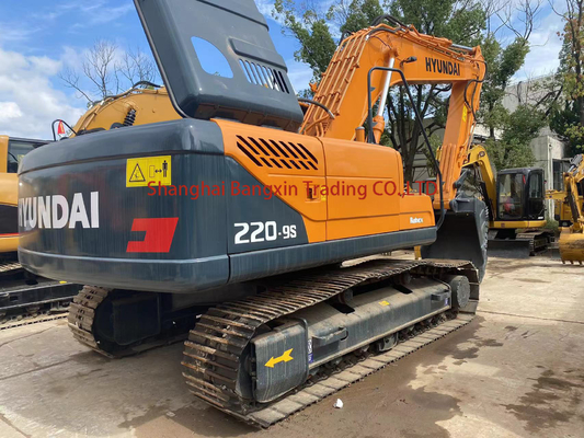 Excavadora usada Hyundai R220-9S com 1 e 22 TON de peso operacional em bom estado