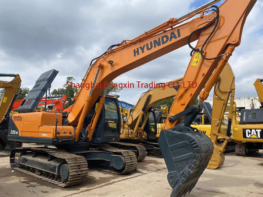 Excavadora usada Hyundai R220-9S com 1 e 22 TON de peso operacional em bom estado