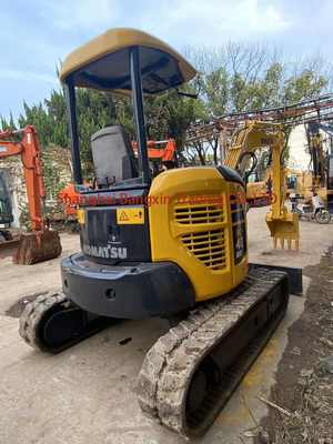 Excavadora Komatsu PC40MR-3 com capacidade de 0.19 balde e peso de 4000 kg